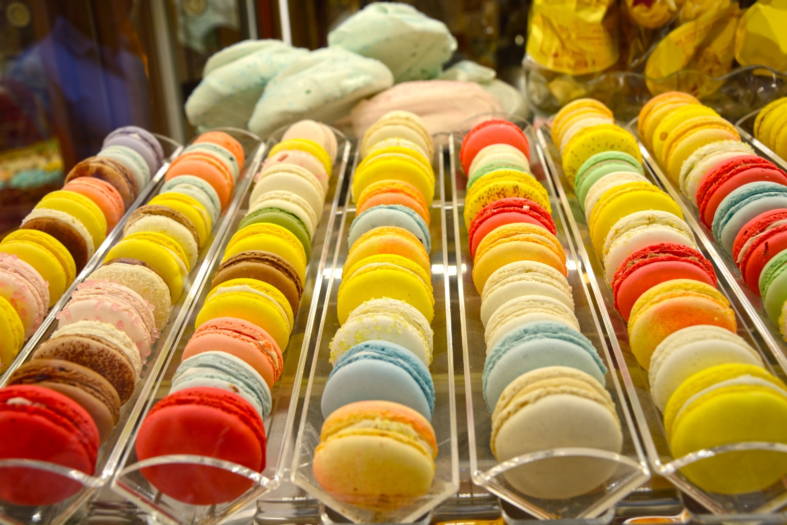 Kolorowe makaroniki z mąki migdałowej