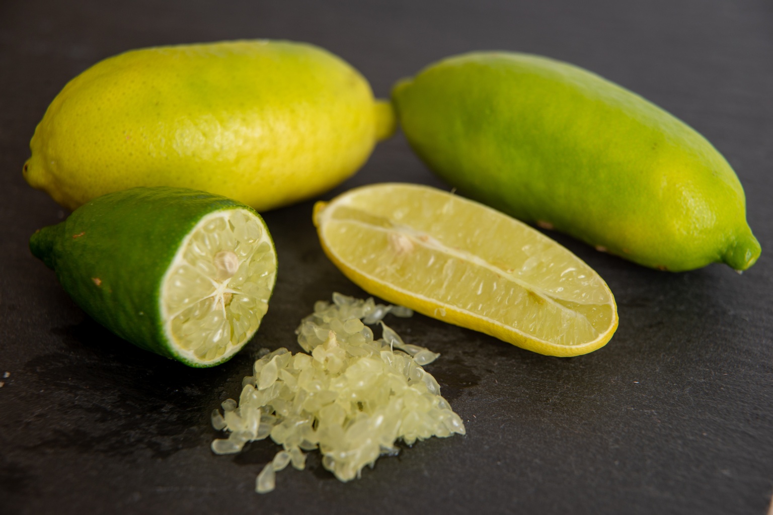 Limonka kawiorowa z pokazaną strukturą podobną do kawioru