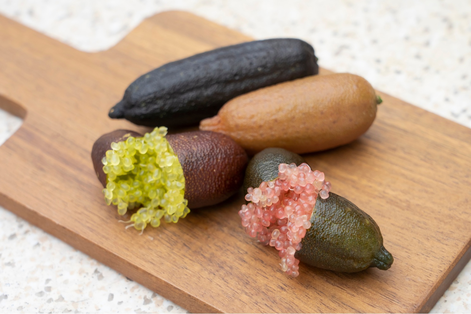 Limonka kawiorowa w różnych kolorach miąższu.