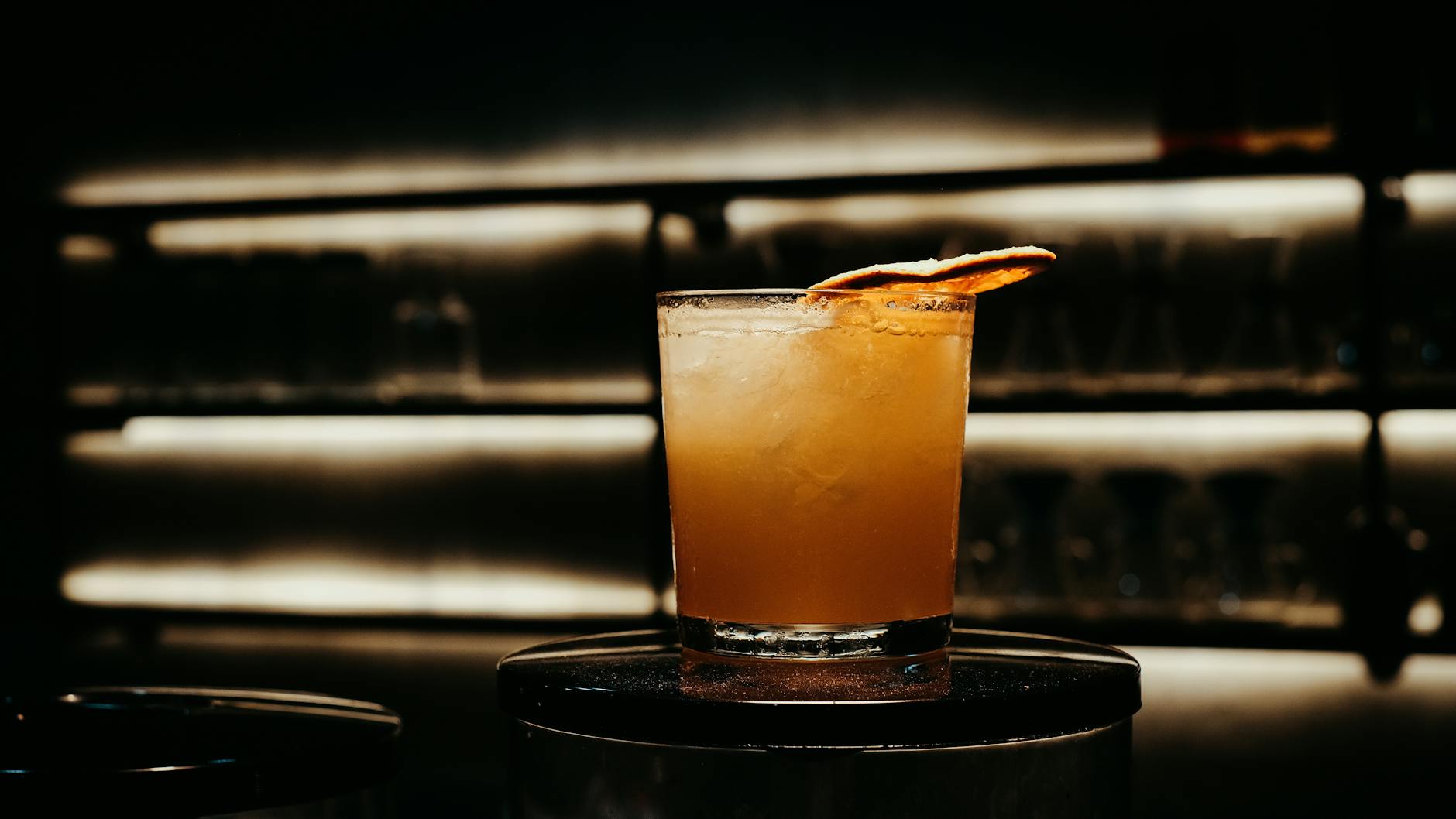 Switchel - jedna z wersji napoju gotowa do spożycia z cytryną