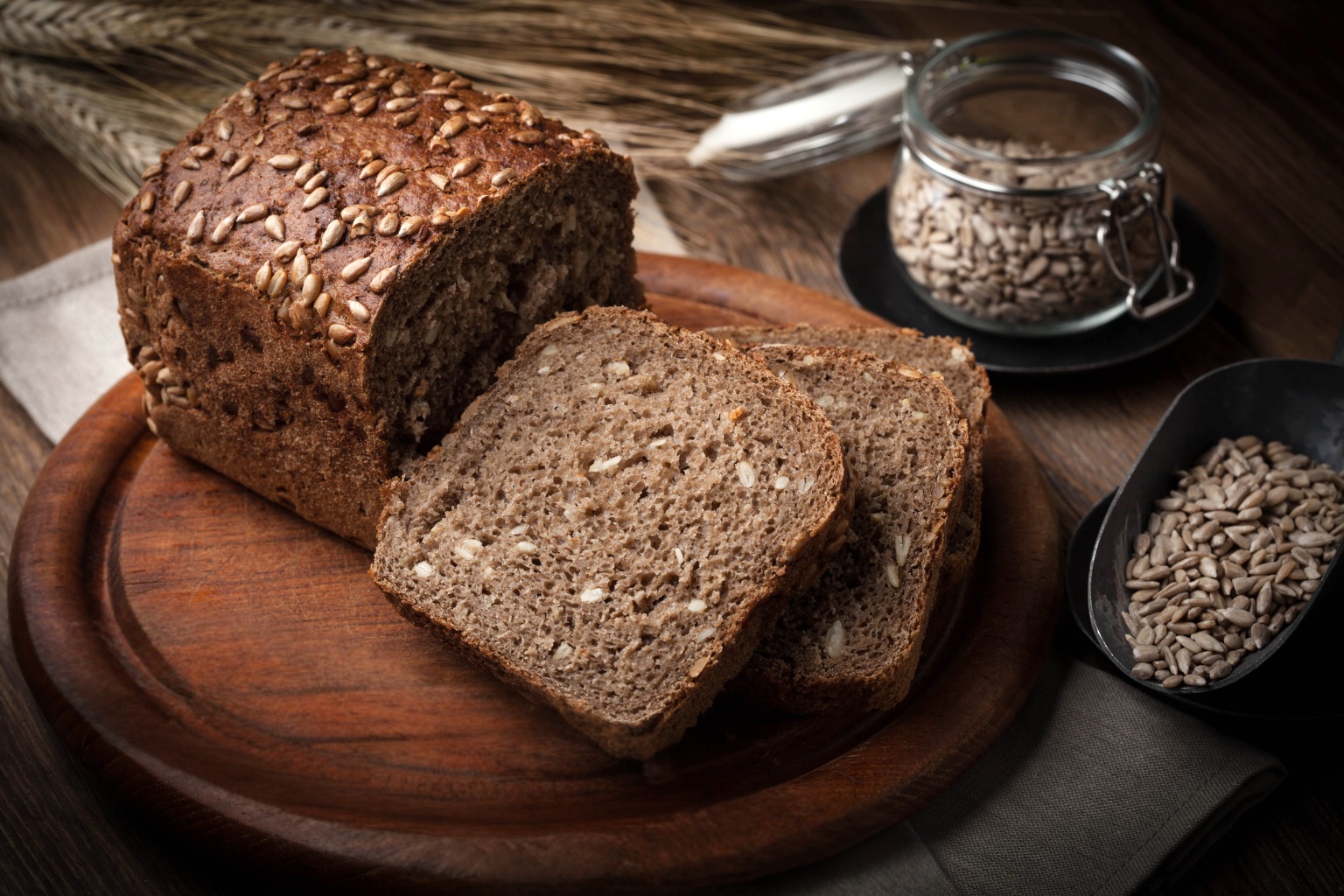 Pokrojony w kromki chleb razowy