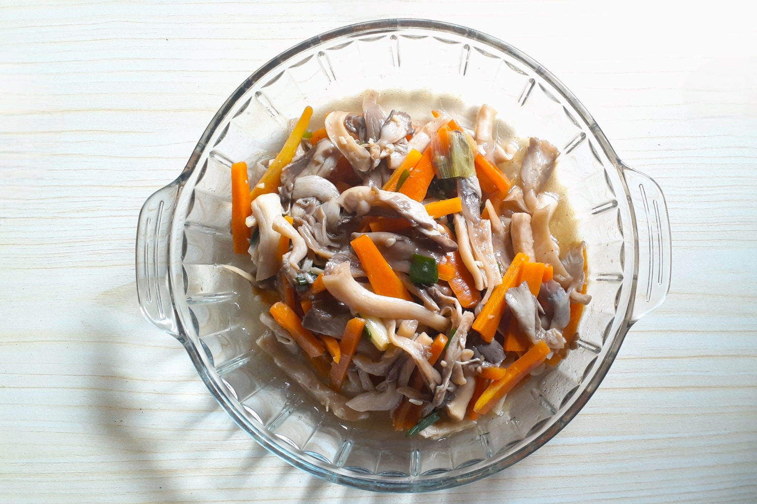 Boczniaki w occie z warzywami