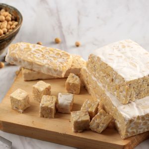tempeh sojowy przygotowany do spożycia