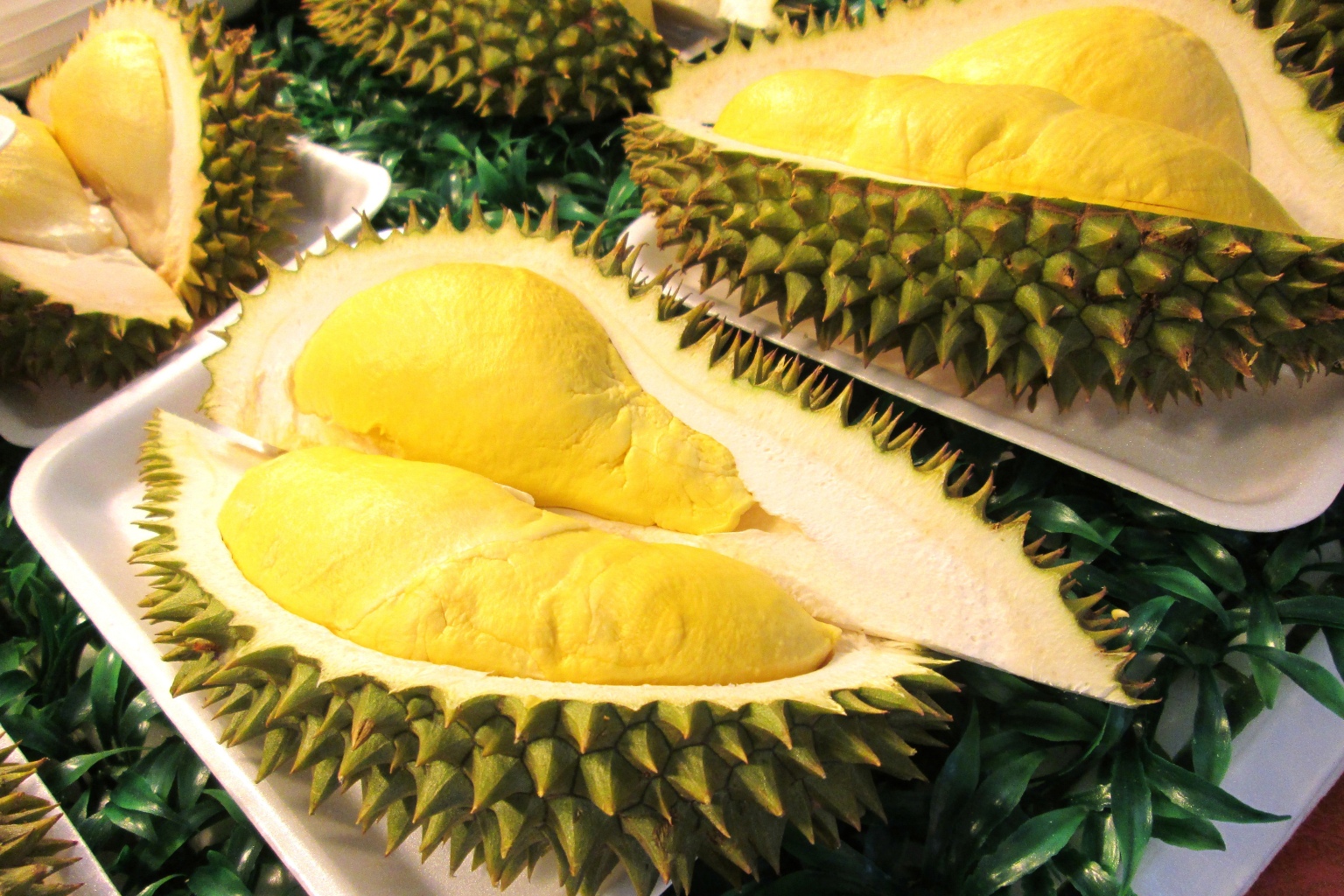 świeży durian w przekroju